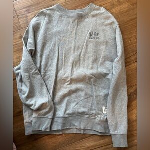 Nike Men's Light Gray Crewneck Sweatshirt